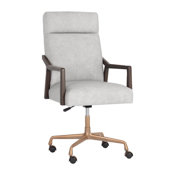 Chaise de bureau Colbert au design distingué grâce à son assise en cuir gris clair, ses accoudoirs en chêne et sa base en bronze par Maillé Style (Érik Maillé)
