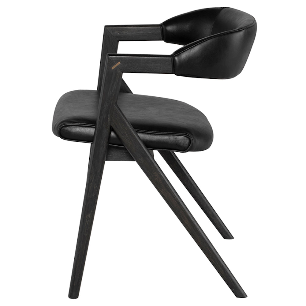 ANITA, chaise de salle à manger avec une structure en bois teint noir et recouvert de cuir noir par Maillé Style (Érik Maillé)