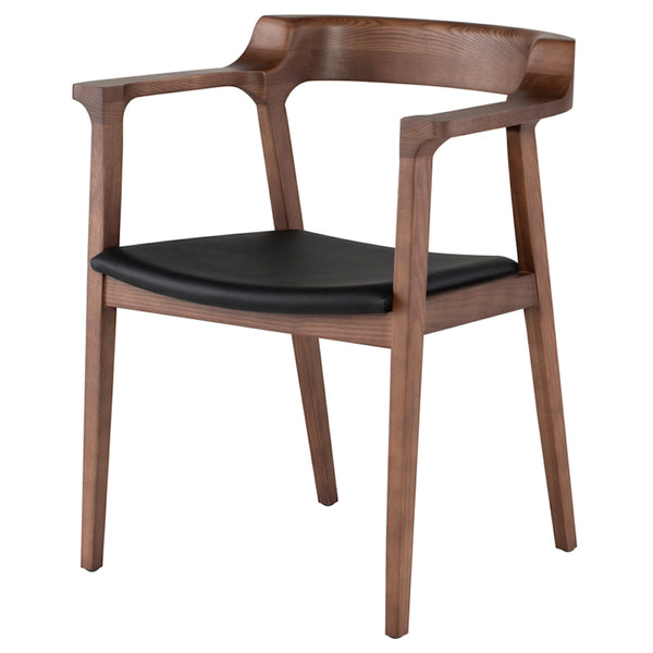 La chaise de salle à manger CAITLAN reprend le design scandinave MidCentury avec son  cadre de noyer et son coussin discret de cuir noir par Maillé Style (Érik Maillé)
