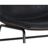 La chaise Carl est une chaise de salle à manger avec une assise en cuir noir et des pieds noirs de style Mid-Century compacte et simple par Maillé Style (Érik Maillé)