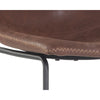 Le tabouret de comptoir Carl en cuir brun présente un style confortable Midcentury et a un design compact par Maillé Style (Érik Maillé)