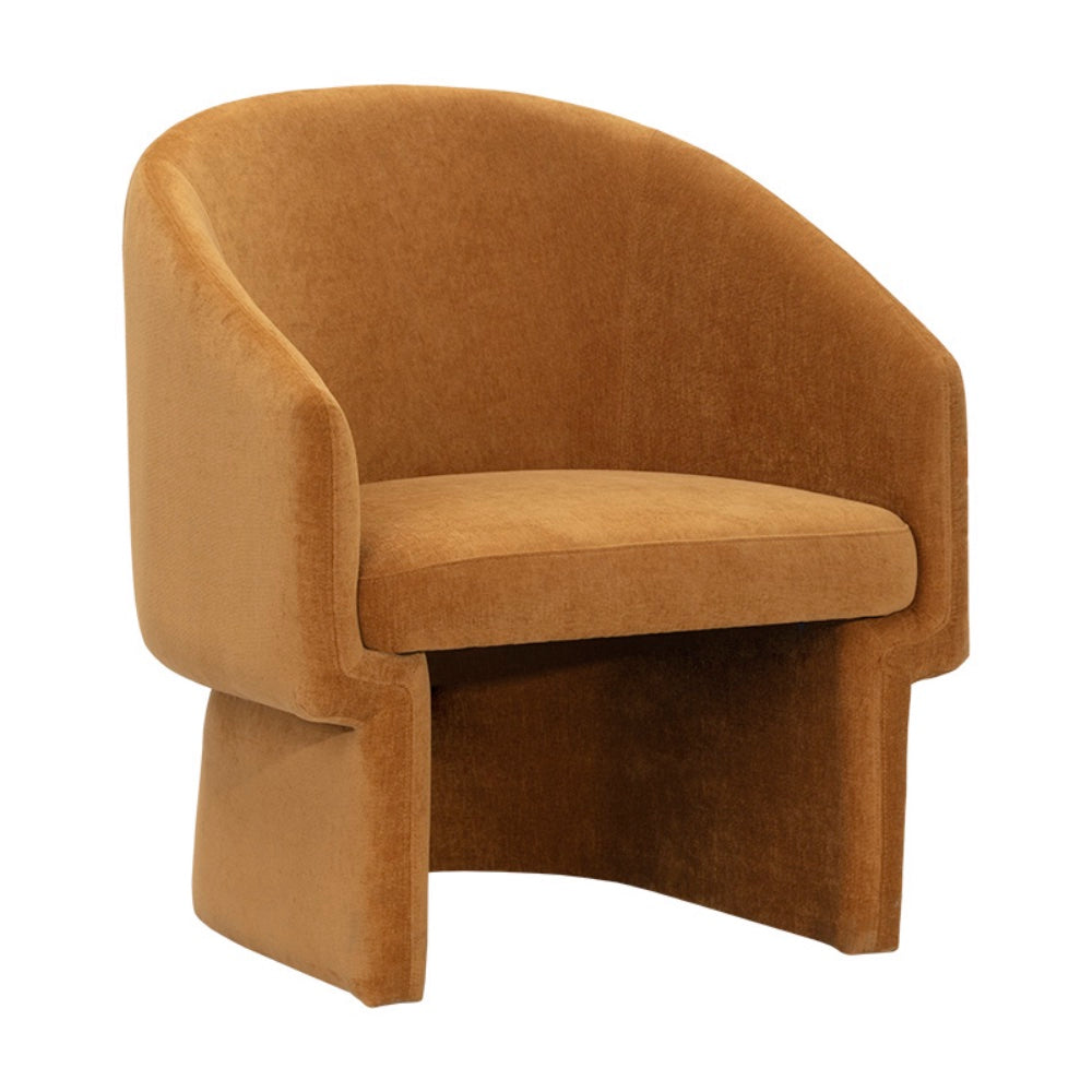 La chaise Caroline, fauteuil d'appoint au dossier cylindrique tout en velours ambré dans un style contemporain par Maillé Style (Érik Maillé)