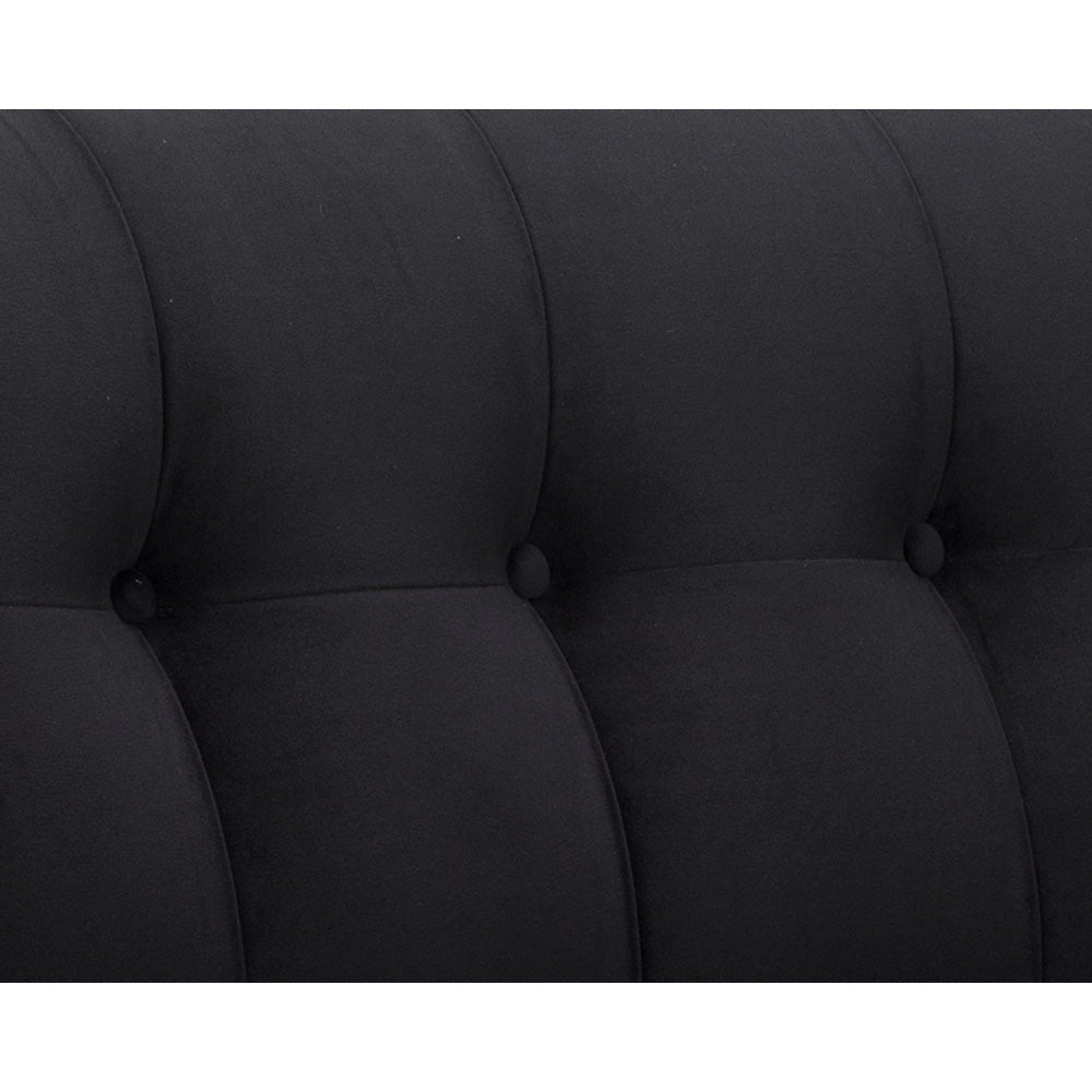 Sofa Clara, canapé en velours noir capitonné à boutons profonds dans une structure visible en bronze rustique par Maillé Style (Érik Maillé)