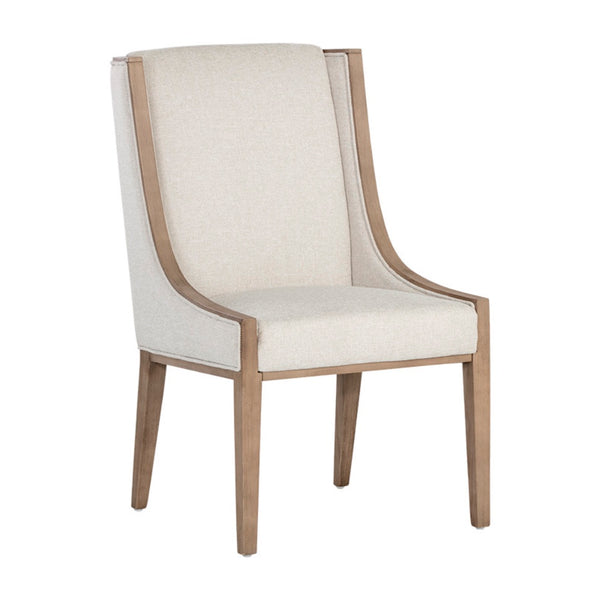 Chaise de salle à manger en tissu beige encadré en bois pour un design classique, chic et contemporain par Maillé Style (Érik Maillé)