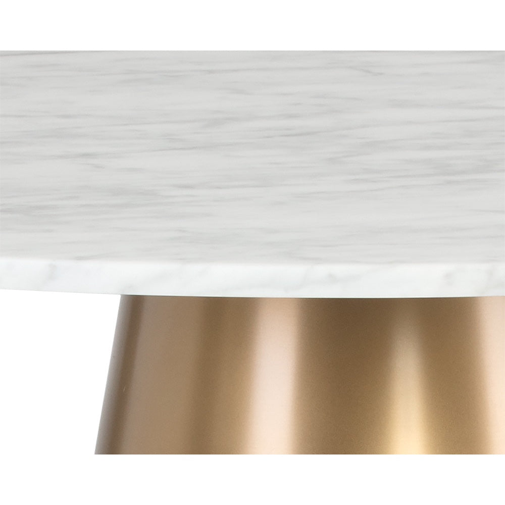 Table de salle à manger Damien, table rond de style bistro avec un plateau en marbre blanc et un pied unique or brossé pour un design magnifique, effilé et contemporain par Maillé Style (Érik Maillé)