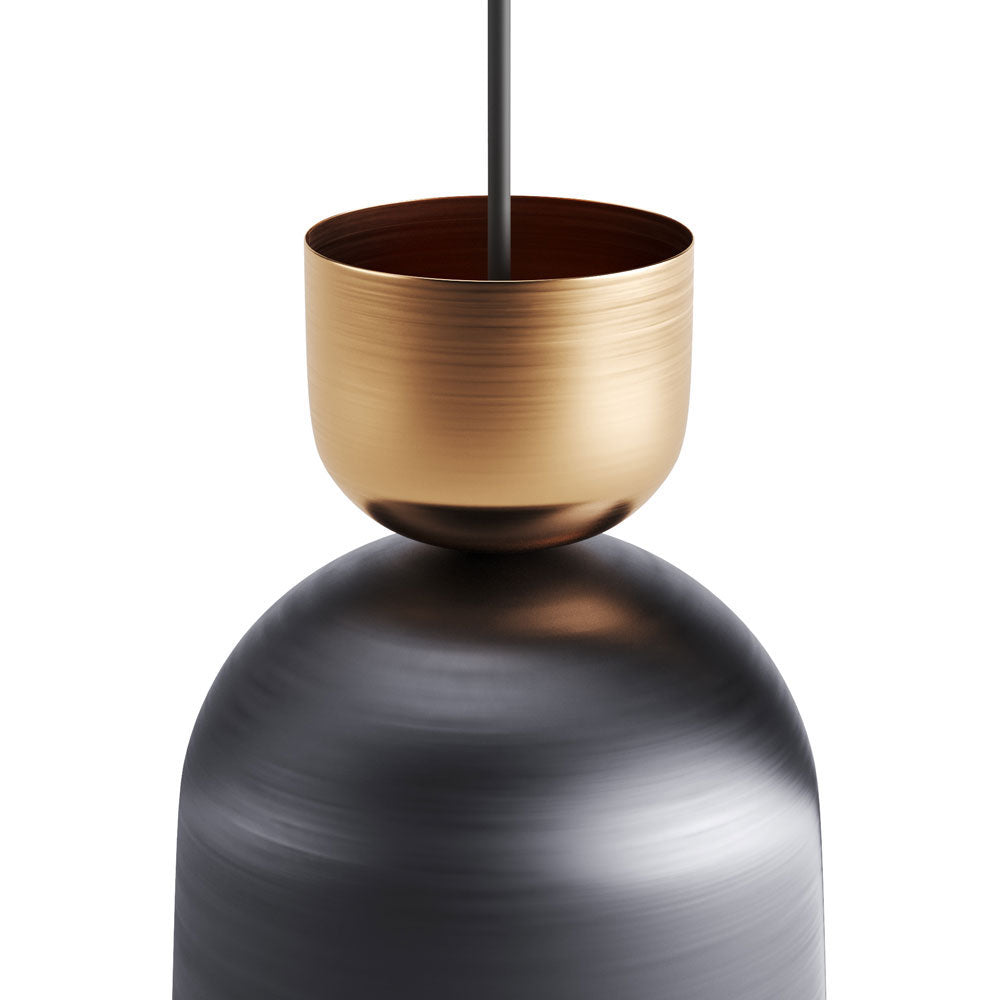 Luminaire suspendu Benoît, suspension de forme conique allongée en métal noir et or brossé au design industriel et élégant par Maillé Style (Érik Maillé)