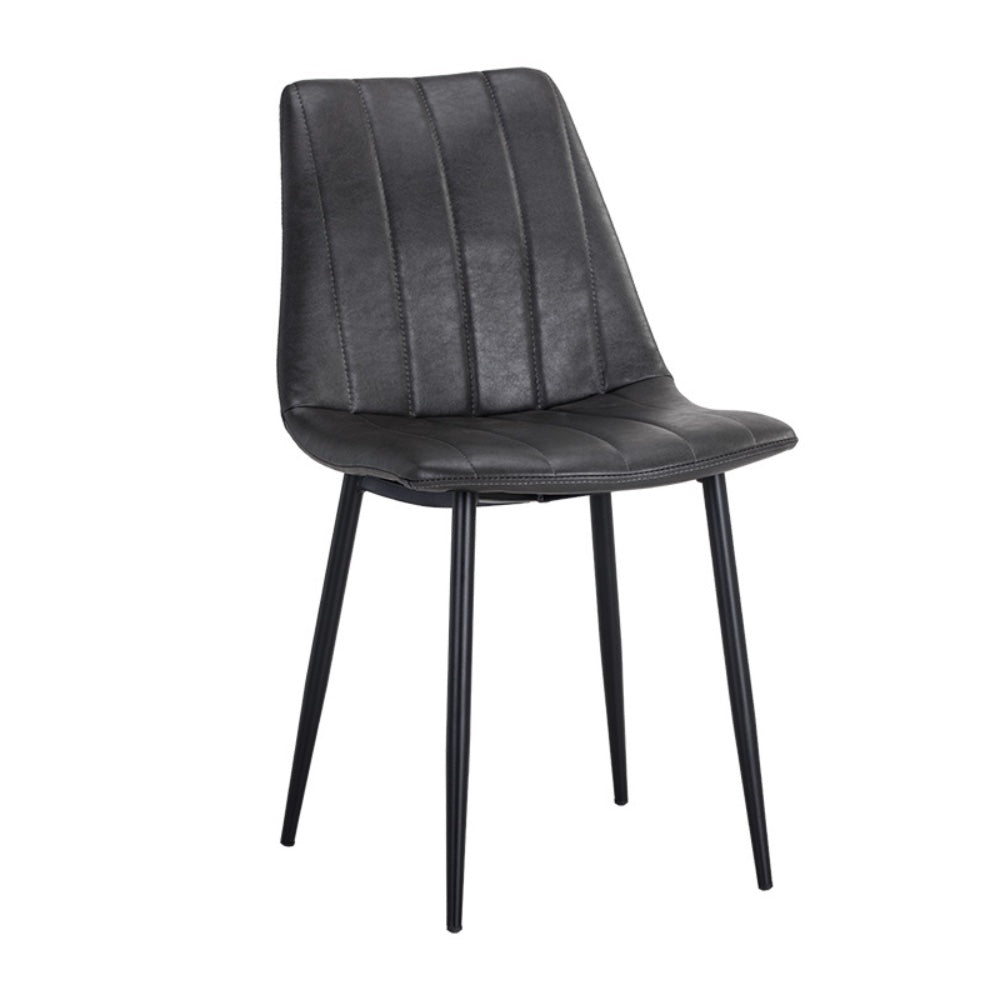 La chaise de salle à manger Drew est compacte et son look décontracté  par le cuir  brun  noir capitonné en canal et ses pattes de métal noir par Maillé Style (Érik Maillé)