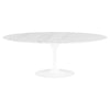 La table de salle à manger ECHO est un classique du style MidCentury avec son plateau oval en marbre blanc et le pied unique blanc par Maillé Style (Érik Maillé)