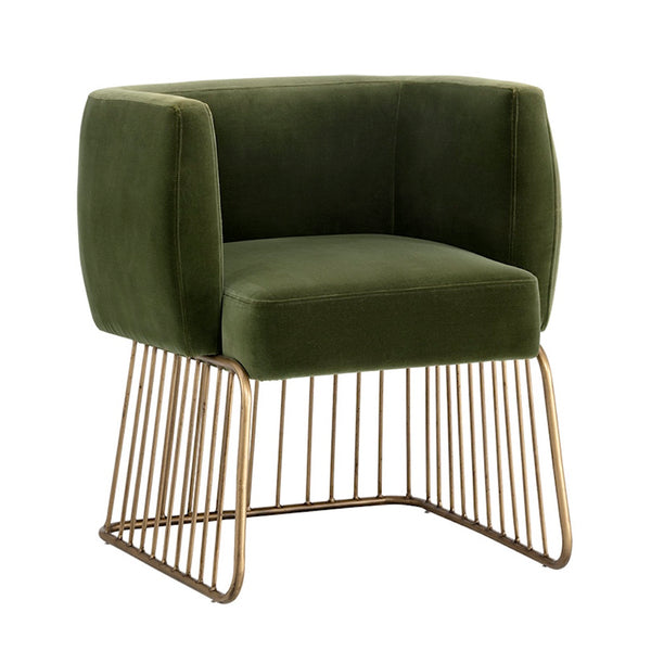 Chaise de salle à manger GALAN pour servir aussi de fauteuil d'appoint en velours vert forêt et base de style cage en laiton antique créant un style rustique et moderne par Maillé Style (Érik Maillé)