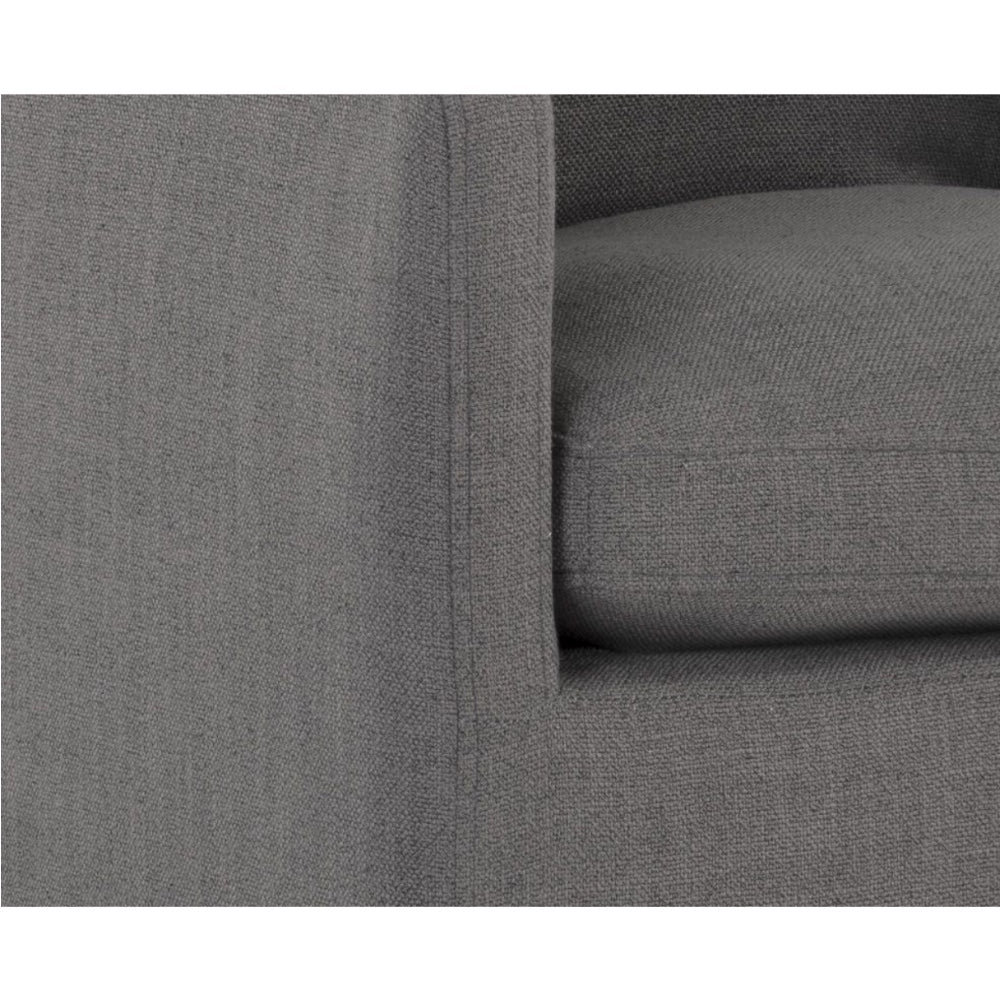 Chaise de salle à manger Glenn, chaise au design élégant et raffiné grâce à son recouvrement tout en tissu gris  par Maillé Style (Érik Maillé)