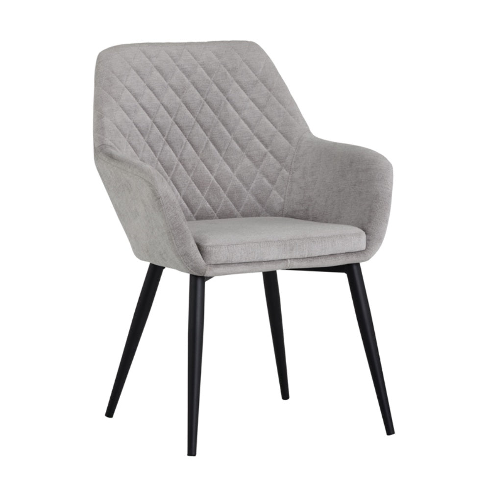 Chaise de salle à manger JAYNAT, fauteuil chic et confortable en tissu gris capitonné en triangle avec des pieds en métal noir par Maillé Style (Érik Maillé)