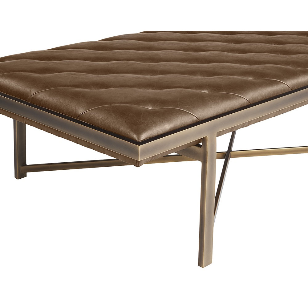 Pouf Kalya pouvant servir aussi de banc ou de table basse avec son assise en cuir capitonné cognac et une structure bronze rustique pour un style vintage, masculin et classique par Maillé Style (Érik Maillé)