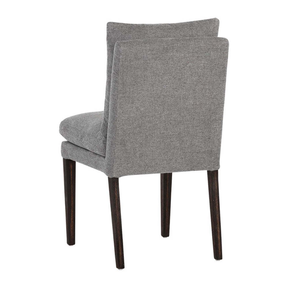 Chaise de salle à manger Kane en tissu gris foncé avec un rembourrage accentué pour un confort maximum et un design classique et contemporain par Maillé Style (Érik Maillé)