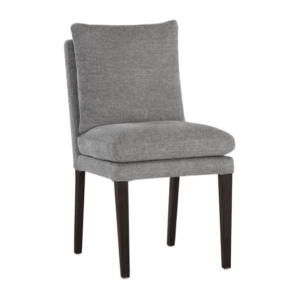 Chaise de salle à manger Kane en tissu gris foncé avec un rembourrage accentué pour un confort maximum et un design classique et contemporain par Maillé Style (Érik Maillé)