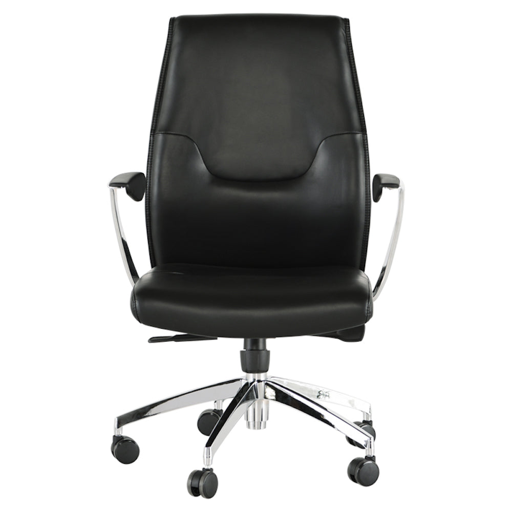 La chaise de bureau KLAUSE avec sa cuirette noire et ses accents de chrome est ergonomique et élégante par Maillé Style (Érik Maillé)