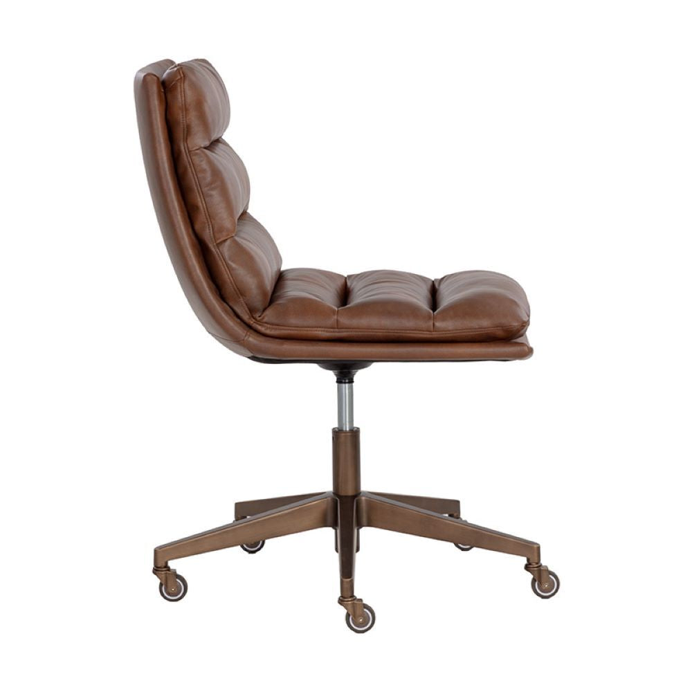 LA CHAISE DE BUREAU - COGNAC - FAUX - CUIR - ROULETTES - LAITON ANTIQUE - CAPITONNÉE - MAILLESTYLE