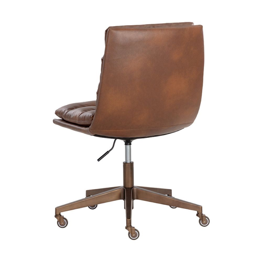 LA CHAISE DE BUREAU - COGNAC - FAUX - CUIR - ROULETTES - LAITON ANTIQUE - CAPITONNÉE - MAILLESTYLE