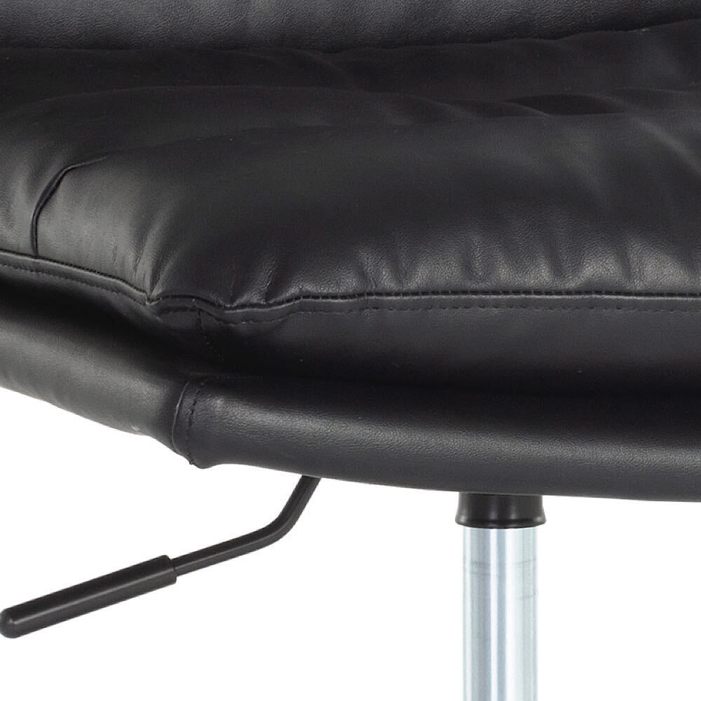 LA CHAISE DE BUREAU - NOIRE - FAUX - CUIR - ROULETTES - LAITON ANTIQUE - CAPITONNÉE - MAILLESTYLE