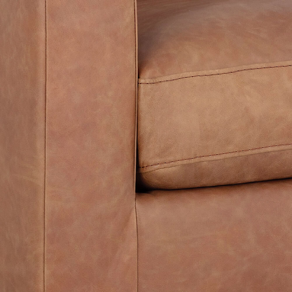 LE FAUTEUIL - CARRÉ - CUIR - CARAMEL - MASSIF - MAILLÉSTYLE