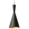 Le luminaire suspendu LUE est doté d'un abat-jour à double cône noir mat à l'intérieur et or brillant à l'intérieur avec un design moderne et minimaliste par Maillé Style (Érik Maillé)