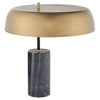 La lampe sur table MADDOX est surprenant avec son abat-jour décalé en laiton sur une base de marbre noir par Maillé Style (Érik Maillé) 