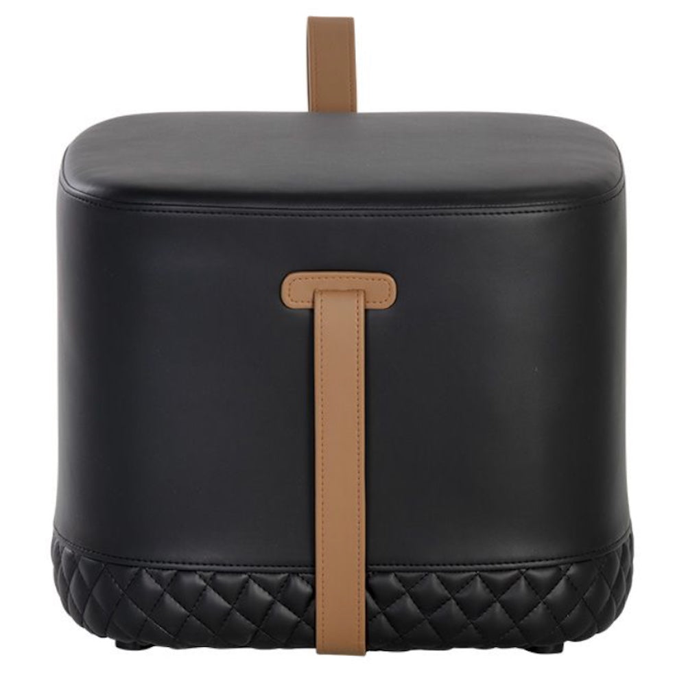 Pouf Max, en cuir noir aux coutures délicates et sangles en cuir cognac pour un design original de sac de voyage très chic par Maillé Style (Érik Maillé)