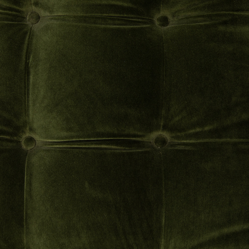 Sofa OLIVIER, canapé en velours vert contemporain avec des pieds de bois par Maillé Style (Erik Maillé)