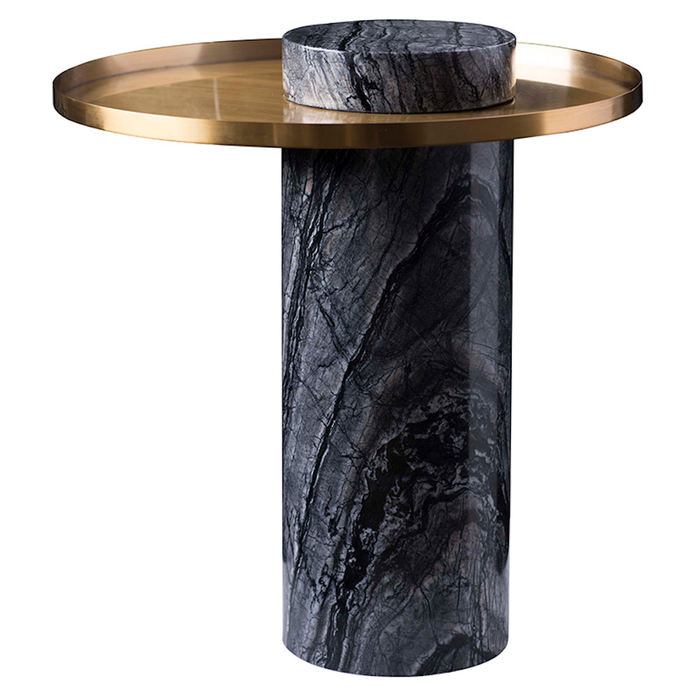 Pillar, table d'appoint au pied cylindrique en marbre noir et au plateau enveloppant en or brossé pour un design minimaliste et unique par Maillé Style (Érik Maillé)