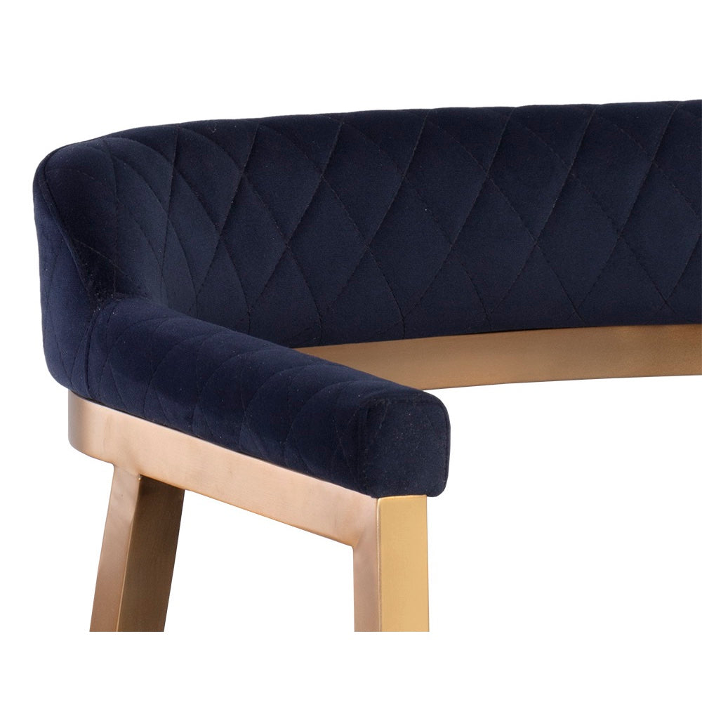 Chaise de salle à manger Précy, chaise avec accoudoirs en tissu bleu marin capitonné en diamant et structure dorée pour un design élégant par Maillé Style (Érik Maillé)