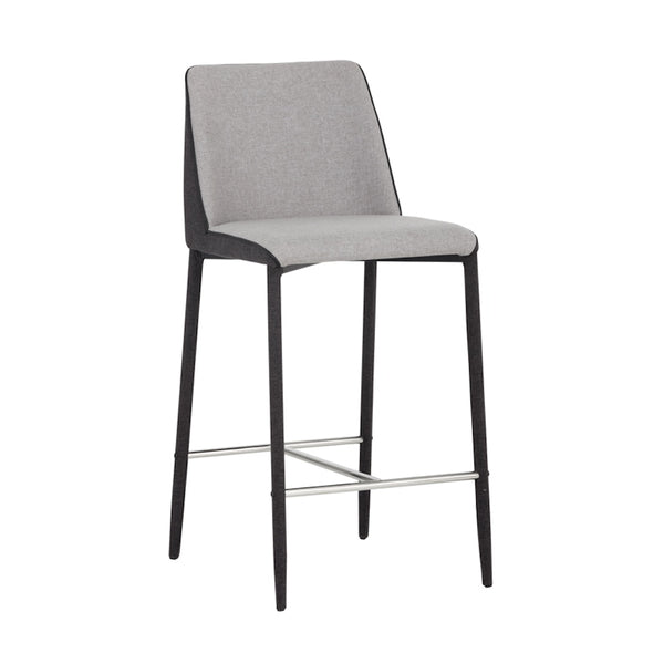 Tabouret de comptoir Irénée, tabouret à l'assise en tissu gris clair avec un dossier extérieur en tissu gris foncé tout comme les pieds recouverts pour un design urbain, minimaliste et moderne par Maillé Style (Érik Maillé)