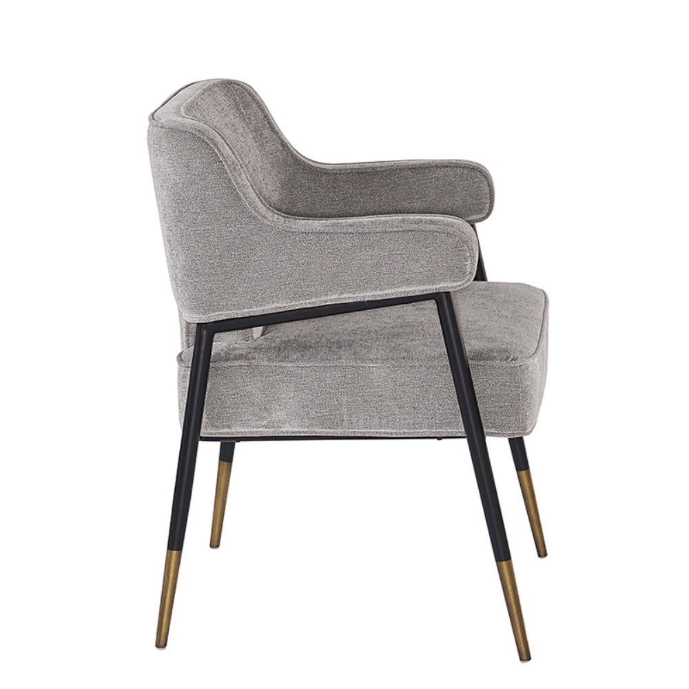 Chaise de salle à manger avec accoudoirs ROMÉO, fauteuil très confortable et au design sculpté en tissu gris et structure apparente en acier noir par Maillé Style (Érik Maillé)