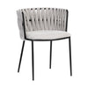 Chaise de salle à manger SARAH, chaise élégante et urbaine avec accoudoirs originale avec son dossier en tissu tressé et sa base visible de métal noir par Maillé Style (Érik Maillé)