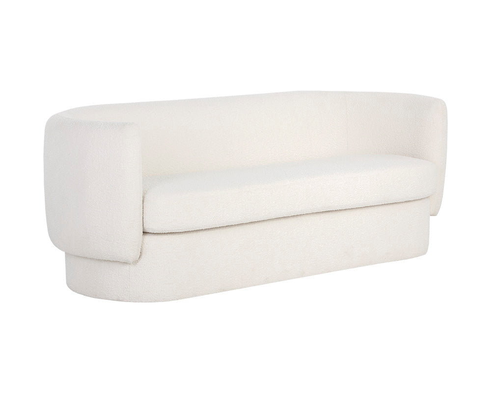 Sofa Valencia, canapé en tissu bouclé blanc tout en courbes pour un design accrocheur et contemporain par Maillé Style (Érik Maillé)