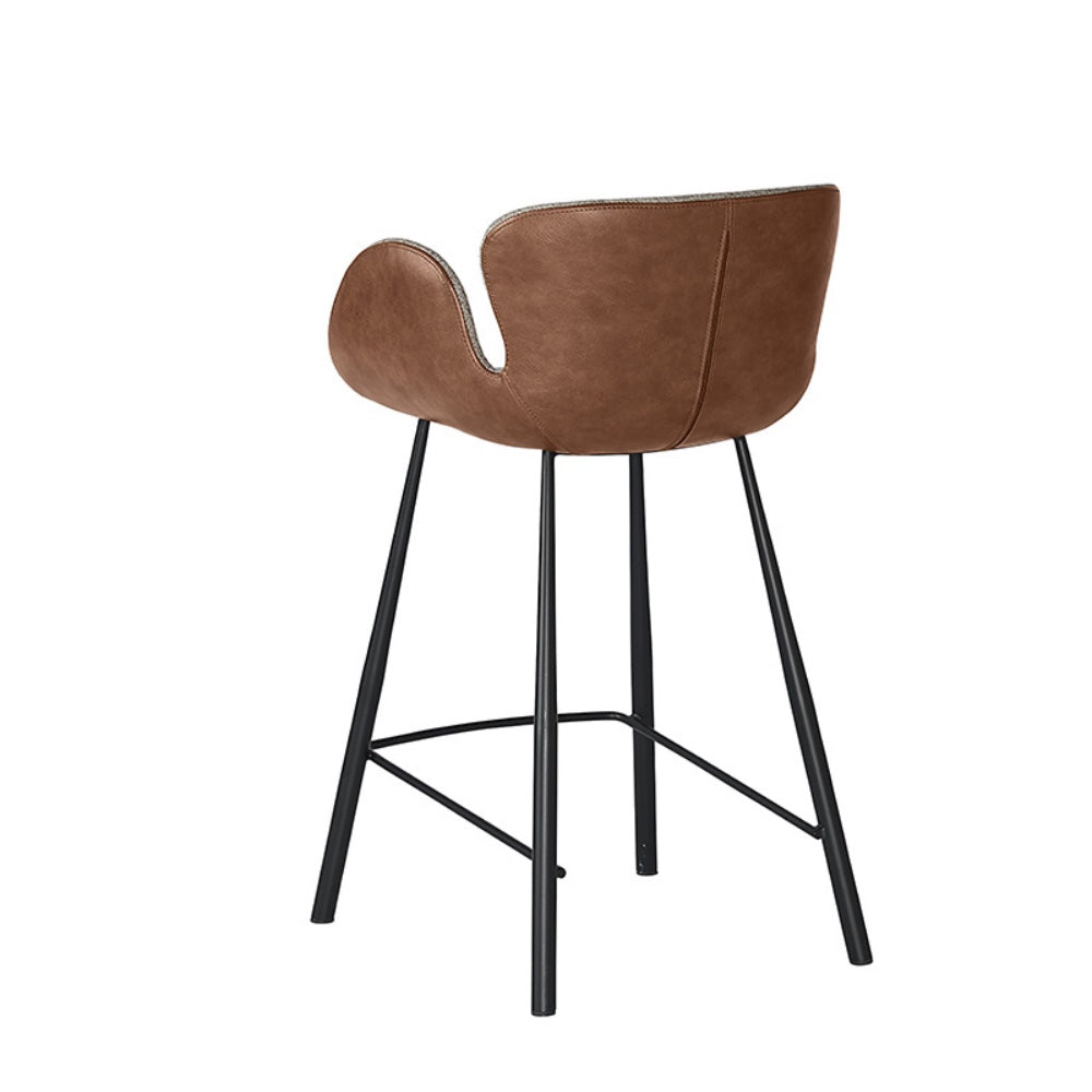 Tabouret de comptoir Wally, tabouret avec accoudoirs au design moderne Midcentury avec son siège bicolore (tissu gris et cuir brun) par Maillé Style (Érik Maillé)