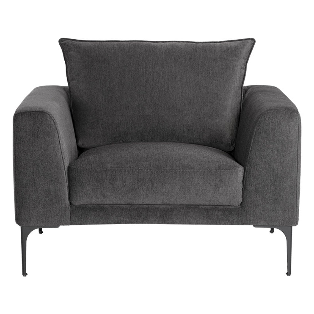 Chaise YAN, fauteuil alliant confort, style et élégance avec son large siège en tissu gris et ses pieds de métal noir par Maillé Style (Érik Maillé)